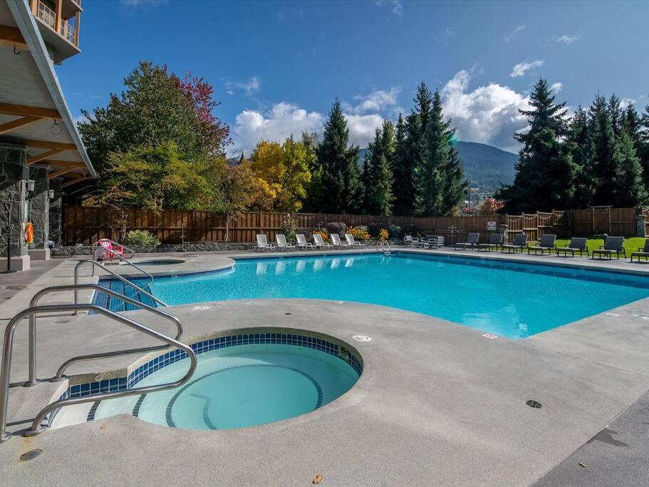Cascade Lodge Premium Suite, With Pool & Hot Tub Whistler Bagian luar foto
